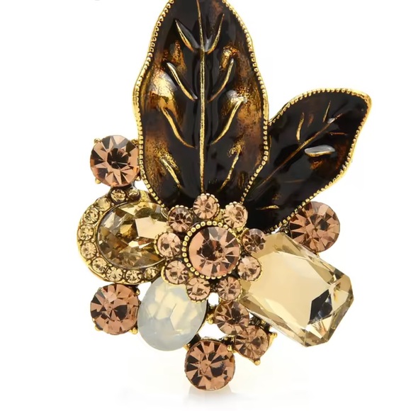 Golden Leaf Crystal Brooch – Champagne Rhinestone Statement Pin - Picture 3 of 8